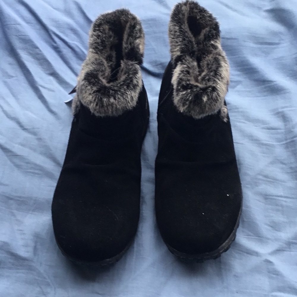 KHOMBU SHOES BRAND NEW
